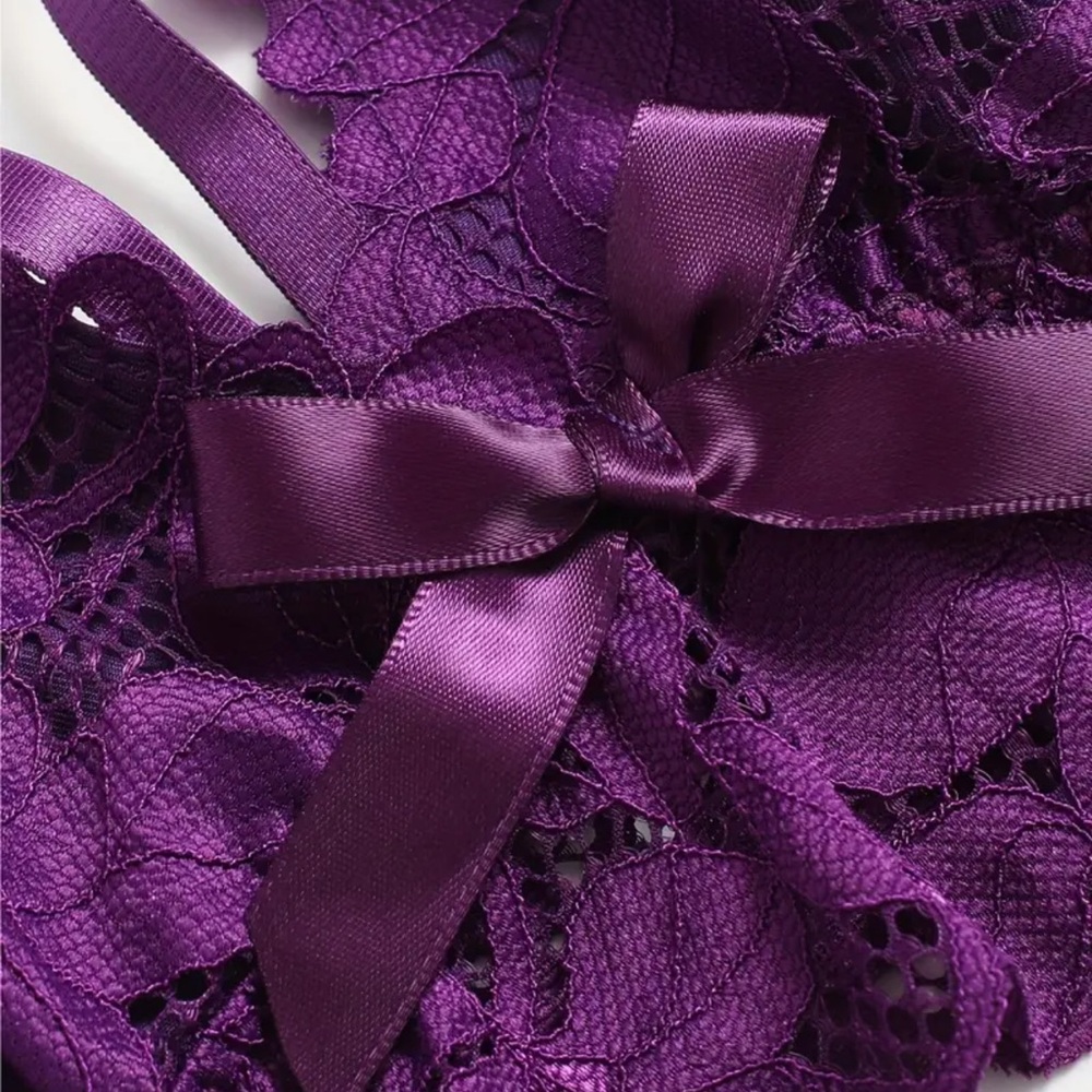 Elegant Purple Lace Lingerie Set - Picture 3 of 3